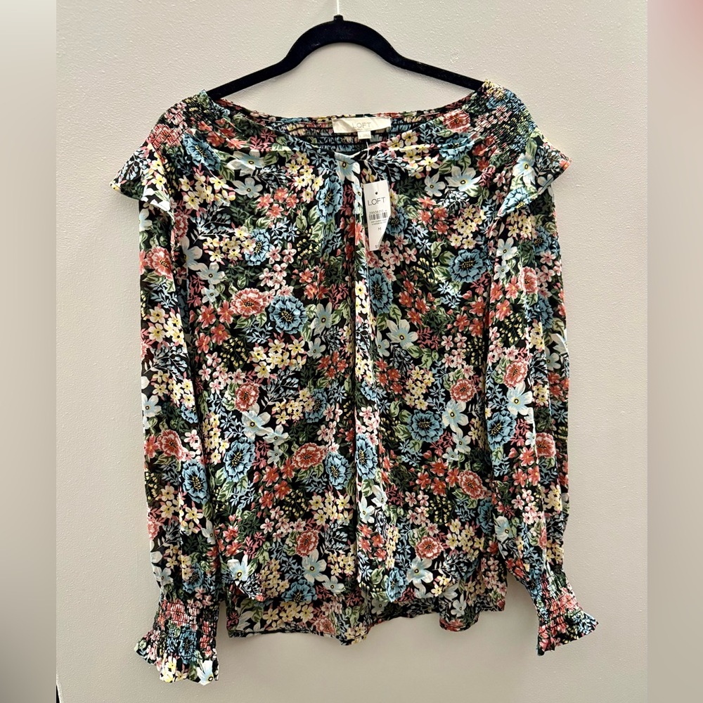FINAL PRICE - Size medium Loft floral blouse🌊